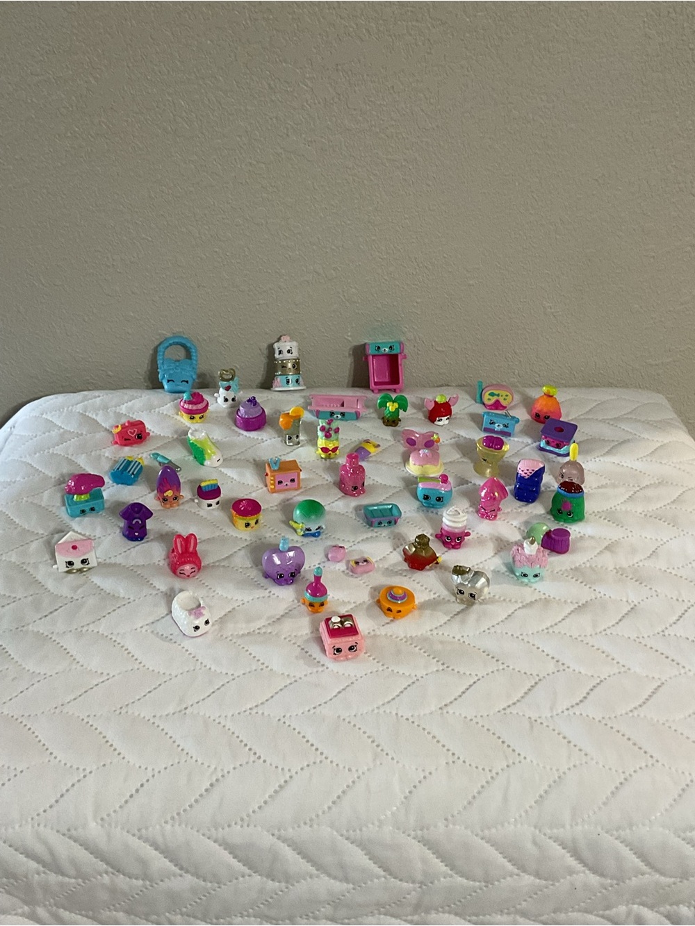 Shopkins Assorted Mini Figures Toy Set - Multi-Color